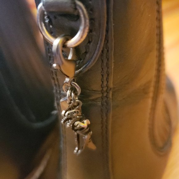 Meet your Posher, the "Starving Storyteller" - Picture 8 of 16